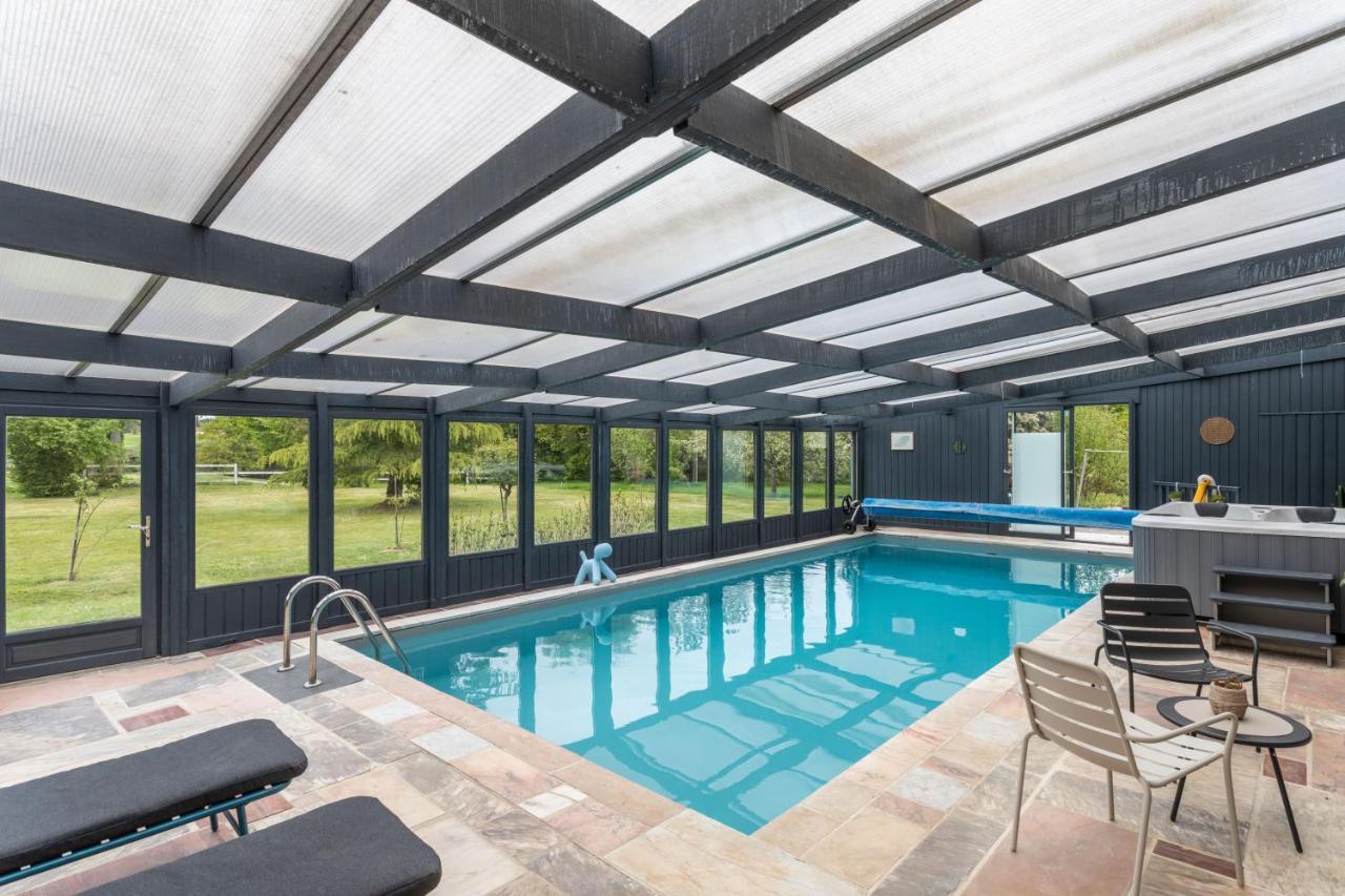 La Villa Du Golf - Avec Piscine Couverte Chauffee Et Jacuzzi Le Tronchet  Exterior foto